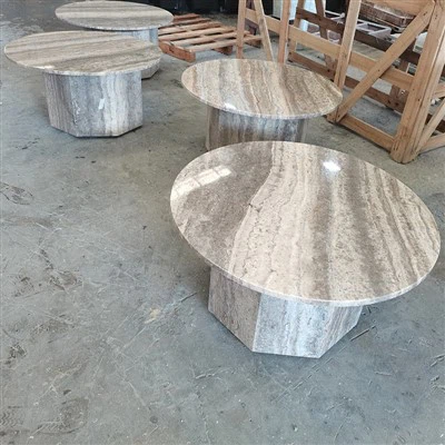 Mramorový koktailový stôl